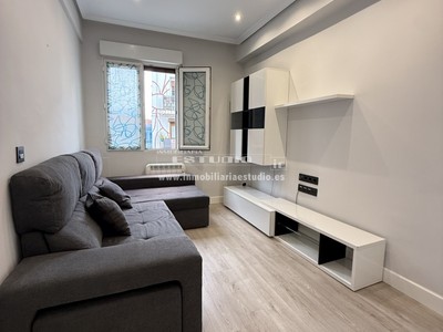 Piso en venta en Bilbao, con 2 dormitorios y baño