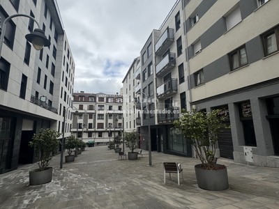 Piso en venta en Bilbao, con 3 dormitorios y baño